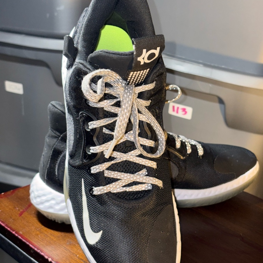 Nike men’s kd trey 5 vii Black and Gray Athletic Shoes size 11(120)